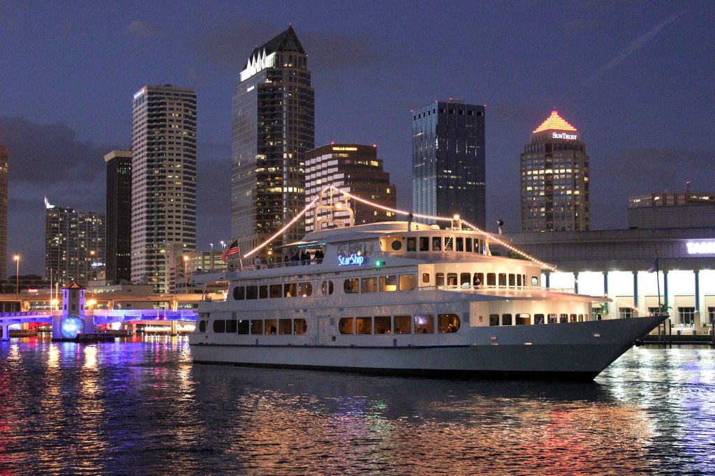 Yacht_Starship_Tampa_Skyline_Night